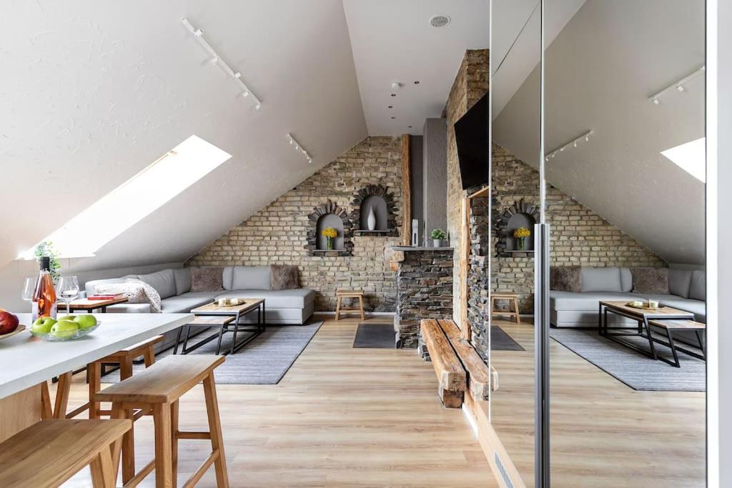 Luxury Apartment In Gediminas Avenue With Terrace Vilna Exterior foto